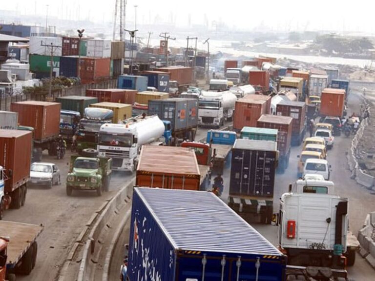 Nigerian gov’t inaugurates c’ttee to rid Abuja-Kaduna-Kano Highway of parked trucks