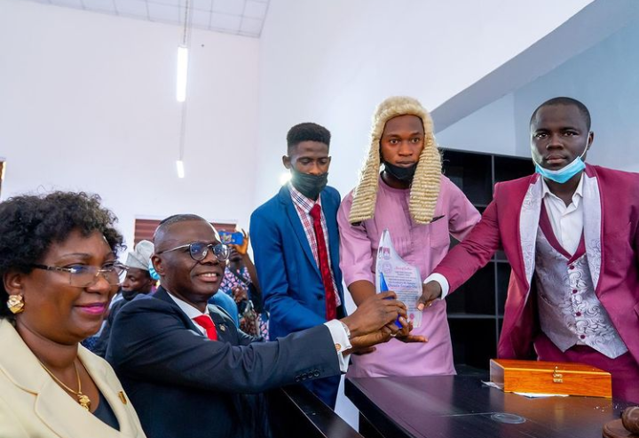 #EndSARS: LASU students back Sanwo-Olu on peace walk (video)