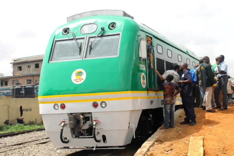 Yuletide: FG declares free train rides to ease transportation