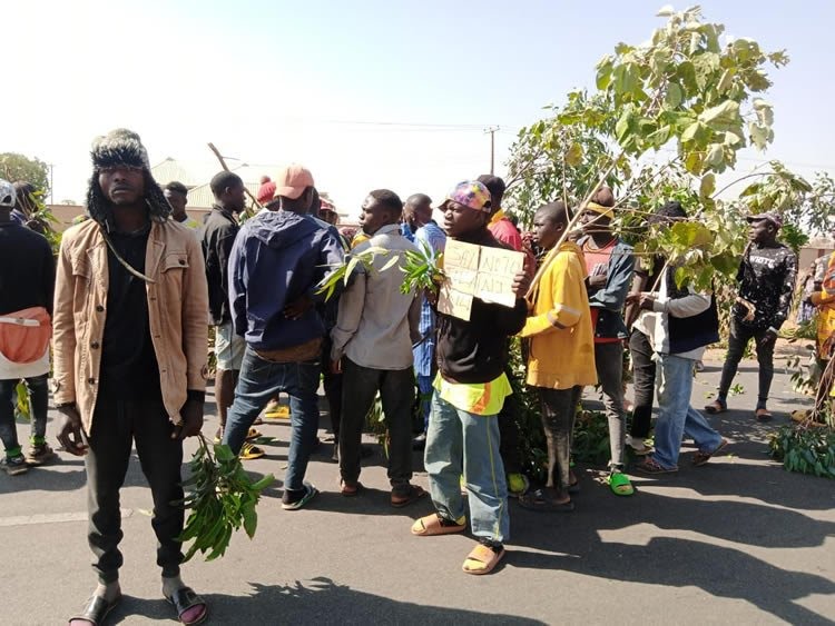 Fierce protest rocks Plateau after gunmen attacked mining site, killing 4 workers