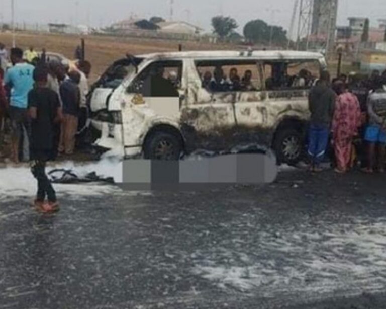 Pregnant lady, varsity students burnt to death in auto crash in Ilorin