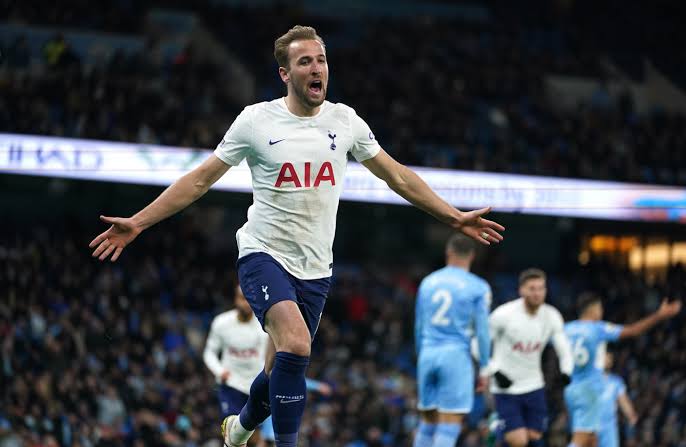 Harry Kane scores late Winner as Spurs beat Man City to blow title race open