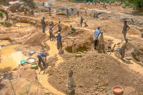 5 die while digging sand in Kano