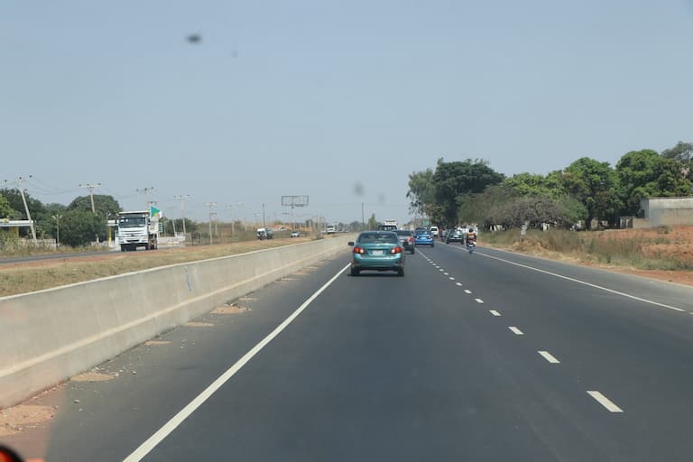 Panic as armed bandits shoot sporadically along Kaduna-Abuja highway