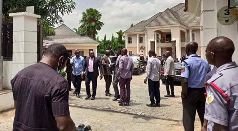 EFCC operatives storm Okorocha’s residence