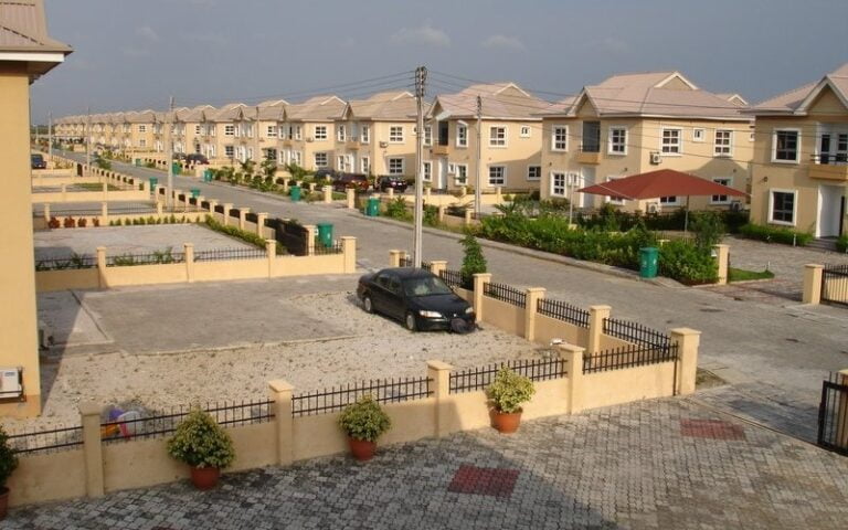 Minister inspects FHA Zuba Mass Housing Project, tasks mgt on remaining portion