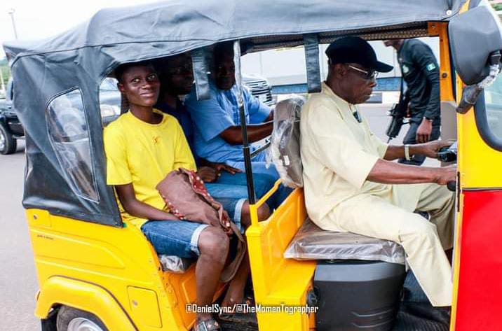 Obasanjo rides ‘keke’, picks passengers in Ogun (Photos)