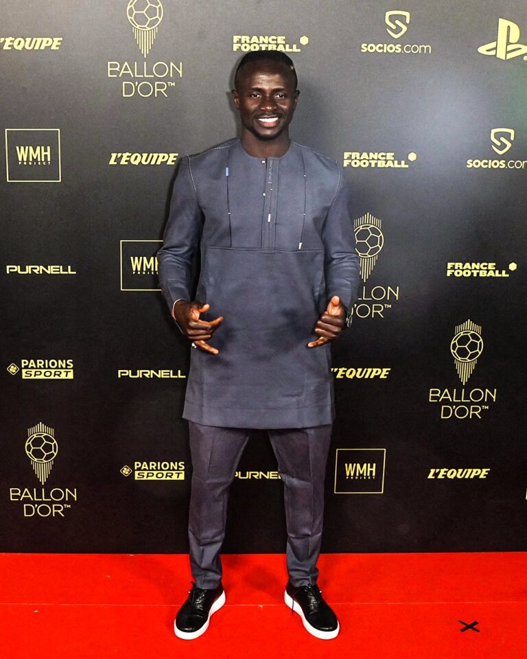 Ballon d’Or: Football enthusiasts hail Sadio Mané for wearing African attire (Photos)