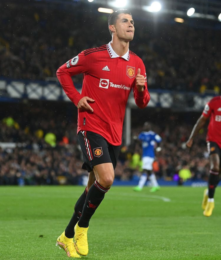 Ronaldo’s 700th career goal secures Man Utd victory over Everton 