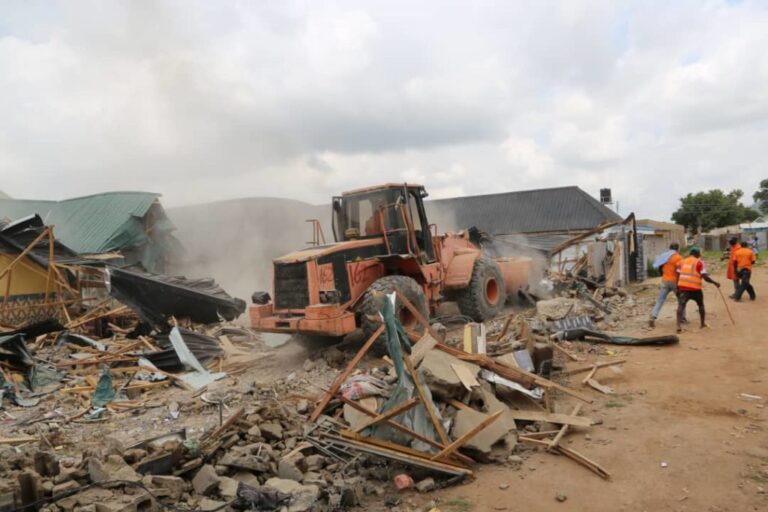 FCTA demolishes structures at Guzape, Katampe extension