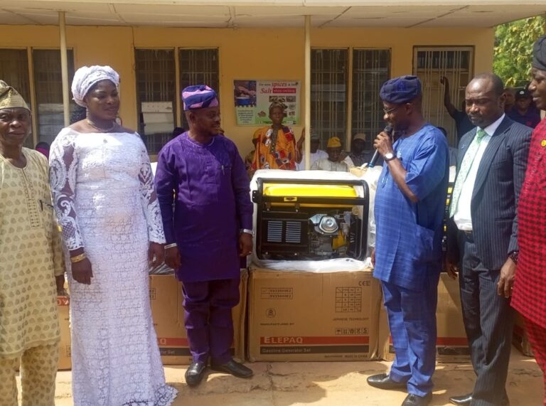 Oyo Gov’t presents additional 120 generators to PHCs