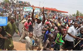 Buhari storms out of APC rally as thugs vandalise facilities in Bauchi