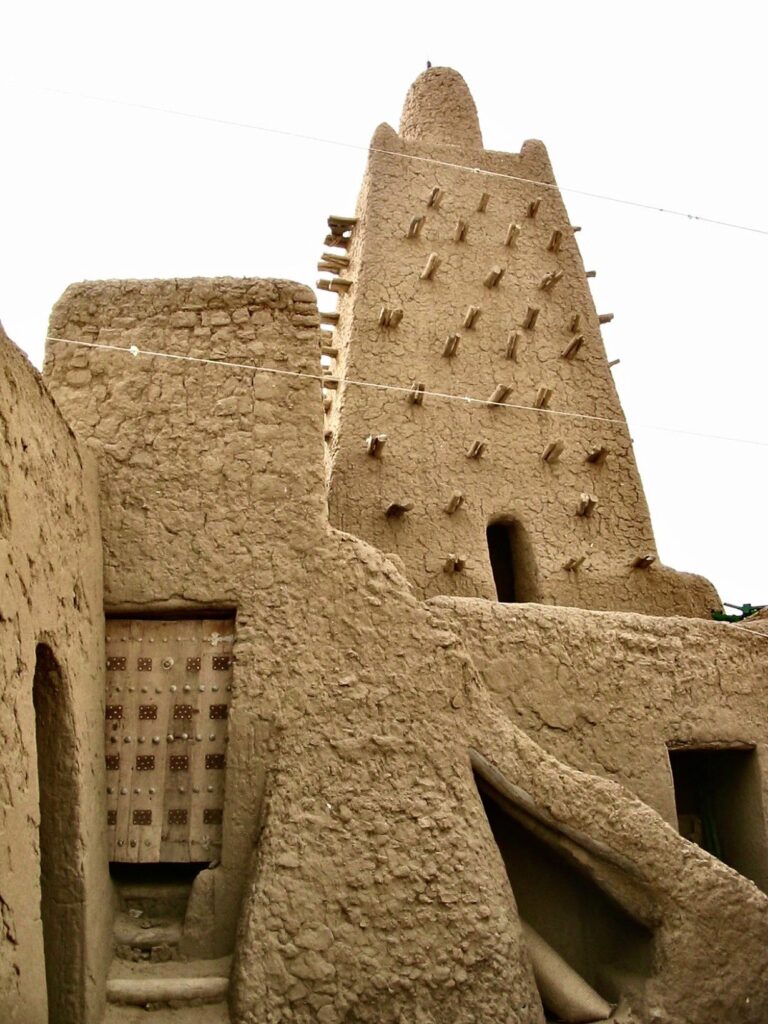 24 of the most extraordinary & ancient mosques in Africa, each a reflection of the local building styles (3)