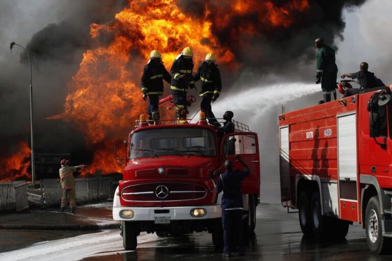 Fire razes 80 shops in Kano