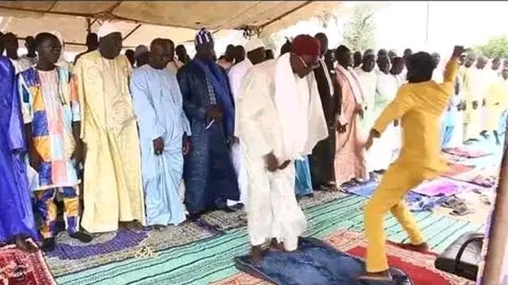 Man attempts to stab Imam with knife during Eid prayers (Video)