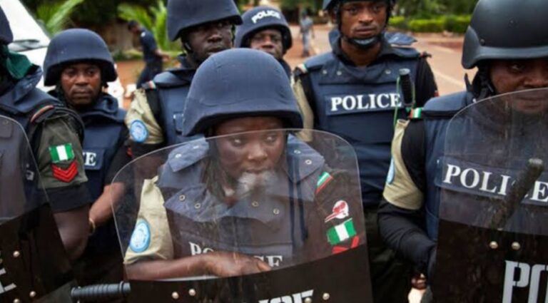 Police, vigilantes neutralize kidnappers, rescue victim in Anambra