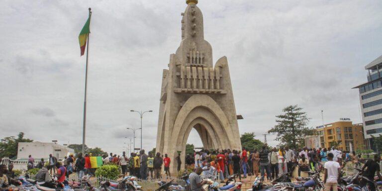 Mali drops french as official language