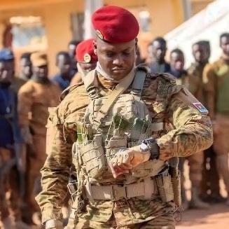 Niger: Burkina Faso leader readies forces amid looming tension