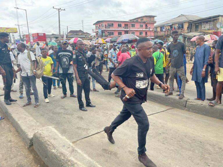 Mob in Lagos attacks policeman over BRT crash