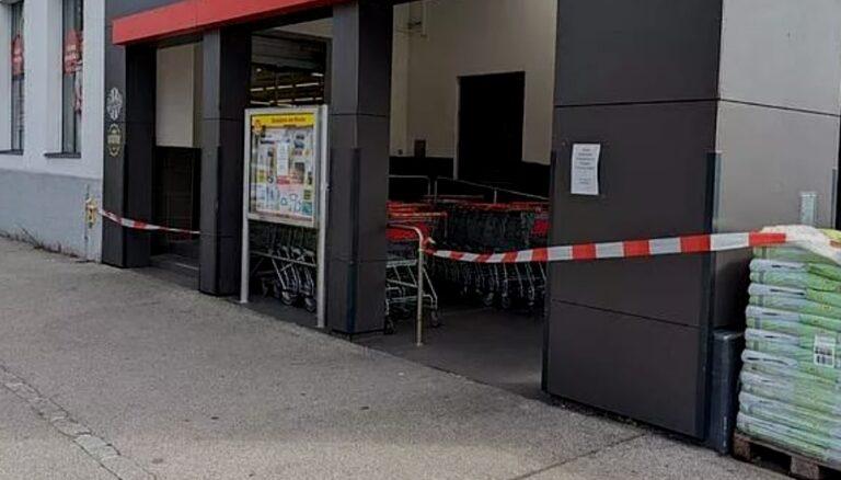 Erection-causing spider shuts Austrian supermarket