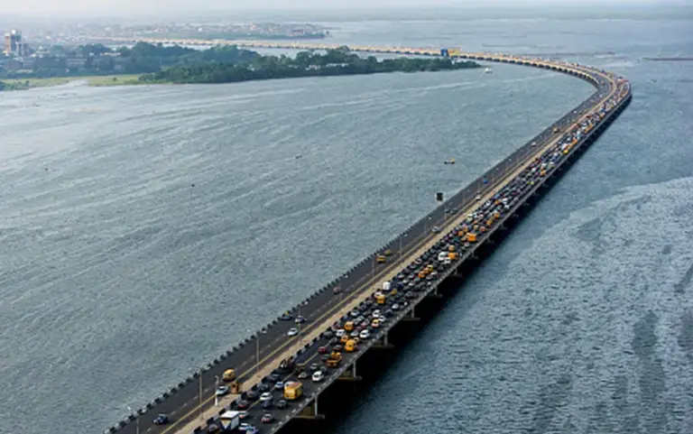 Man jumps into Lagos Lagoon