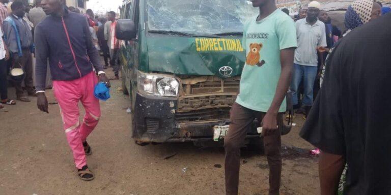 Multiple deaths feared as Nigerian Prisons vehicle crashes during inmate transport