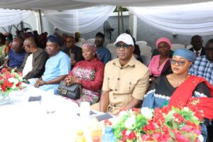 COWA President provides aid to Customs widows, CGC commends efforts (Pictures)