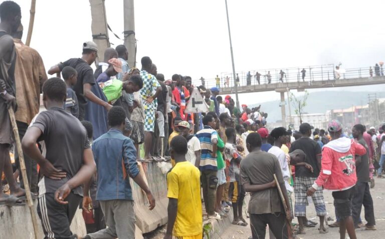 Hoodlums disrupt protests in Katsina, loot properties, attack gov't house