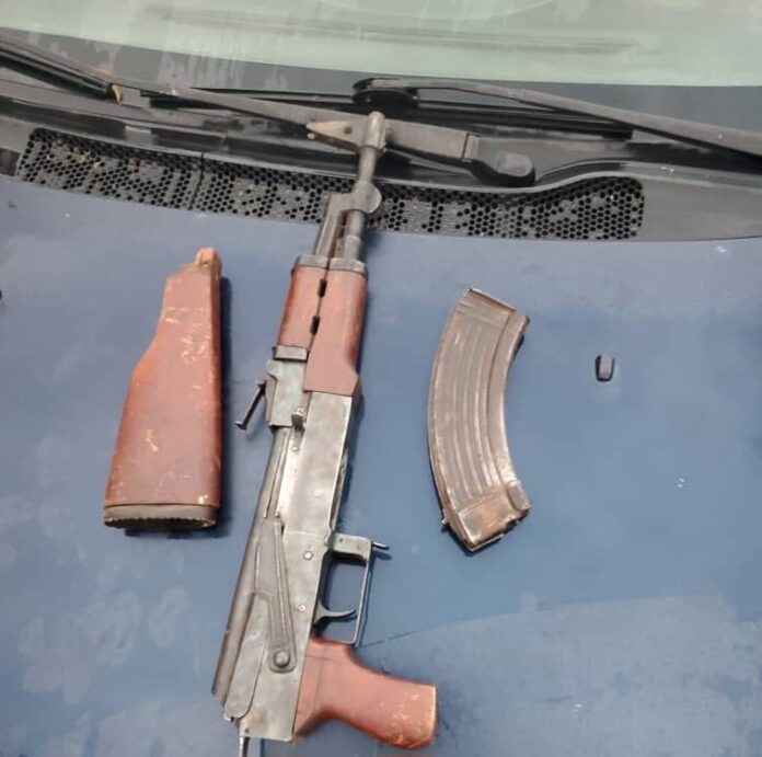 Troops intercept vehicle with AK-47 rifle, arrest car owner as driver escapes