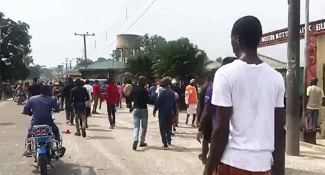 Protesters swarm RSIEC office, insist on Rivers LG poll