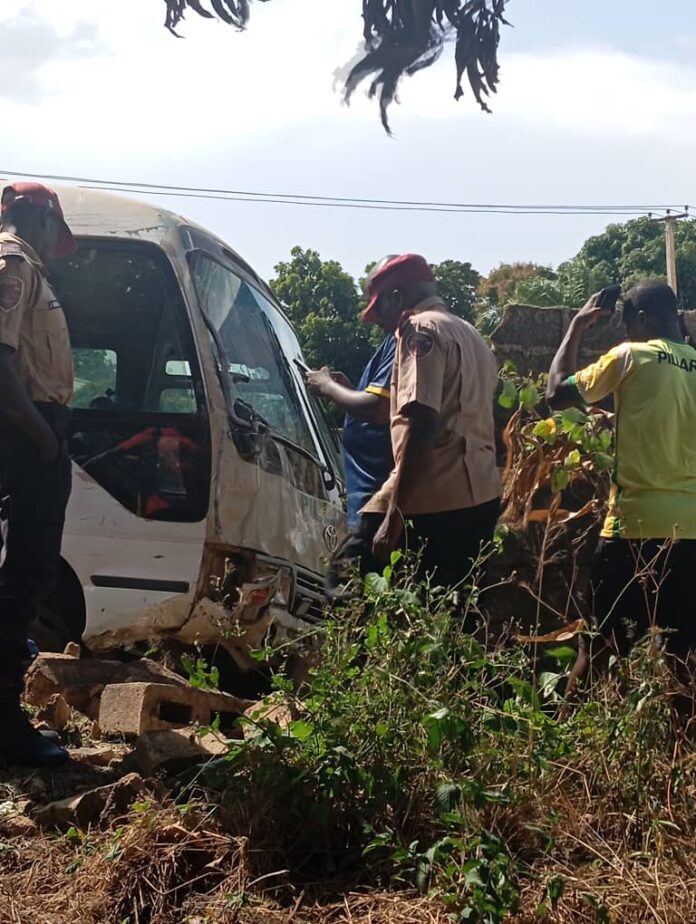 Many injured as Kano Pillars' bus crashes enroute to Jos (Pictures)