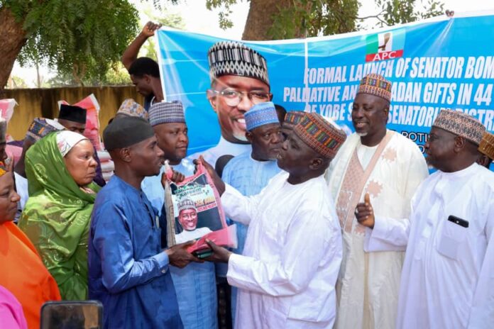 Ramadan: Sen. Bomai distributes food items, others to constituents (Pictures) Ramadan: Sen. Bomai distributes food items, others to constituents (Pictures)