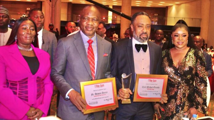 CGC Adeniyi receives Sun Newspaper Public Service Award (Pictures) CGC Adeniyi receives Sun Newspaper Public Service Award (Pictures)