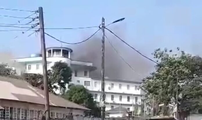 Fire guts Sierra Leone's Presidential palace