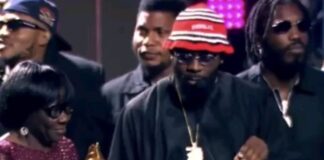 Drama as rapper Odumodublvck refuses to leave Headies' stage after winning award