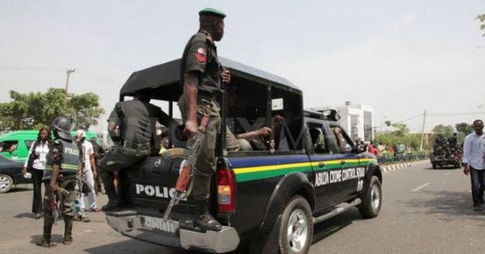 Wheelbarrow pusher kills colleague over customer's goods