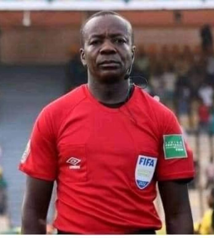 Mob burns football referee to death Mob burns football referee to death