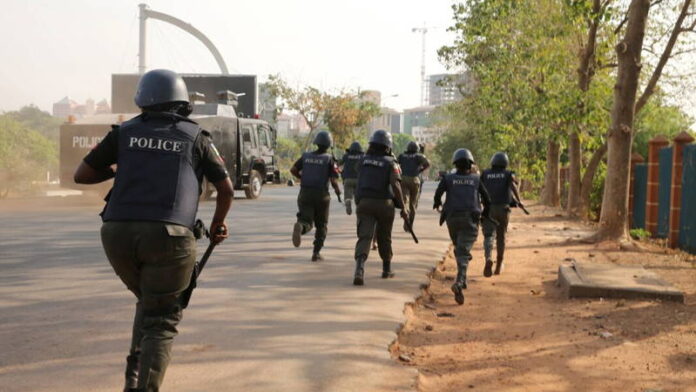 Police launch manhunt as 13 suspects including notorious kidnappers escape detention cell