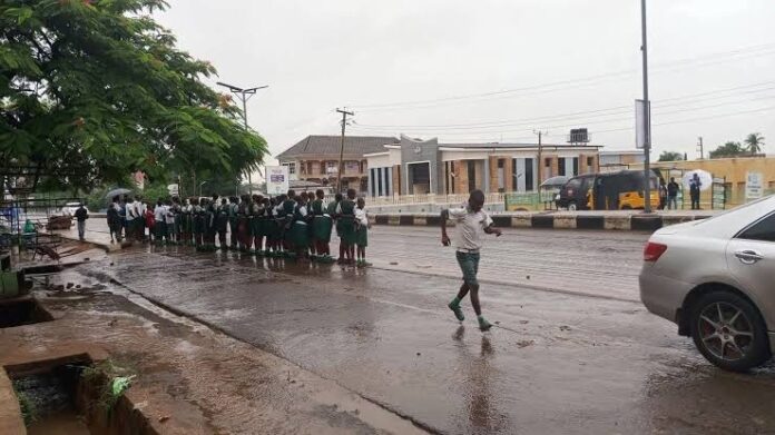School children wait under heavy rain during Tinubu’s condolence visit to Benue School children wait under heavy rain during Tinubu’s condolence visit to Benue