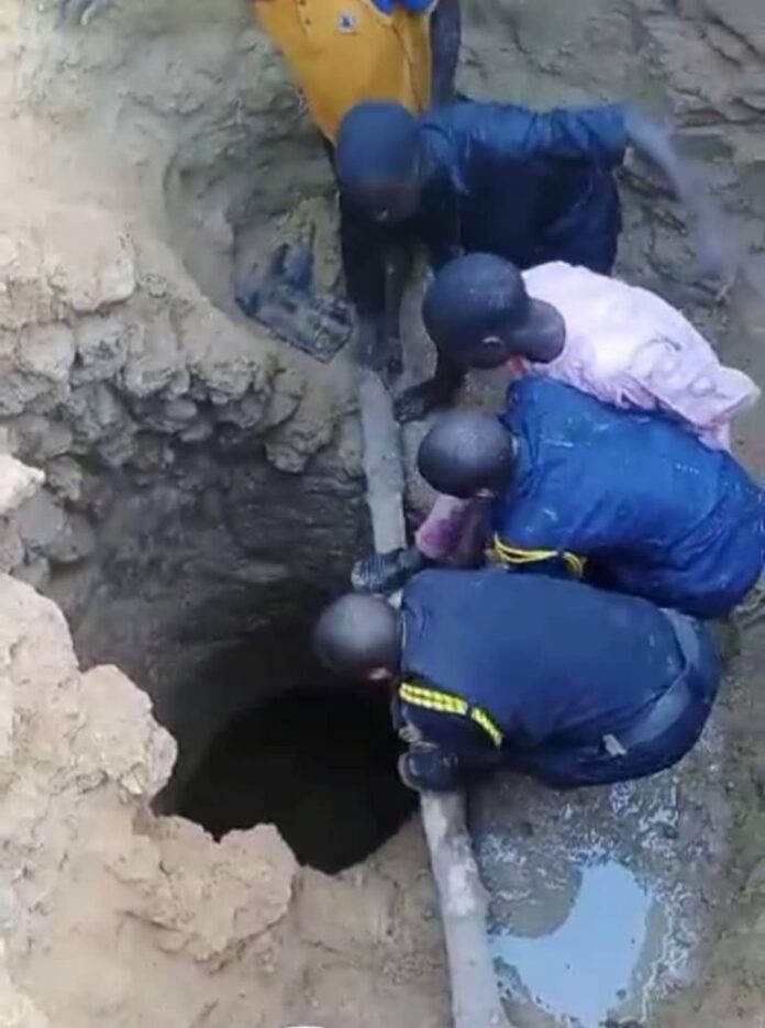2 die trying to retrieve phone from latrine