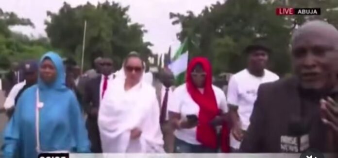 Senator Natasha treks into NASS after being denied entry (Video) Senator Natasha treks into NASS after being denied entry (Video)