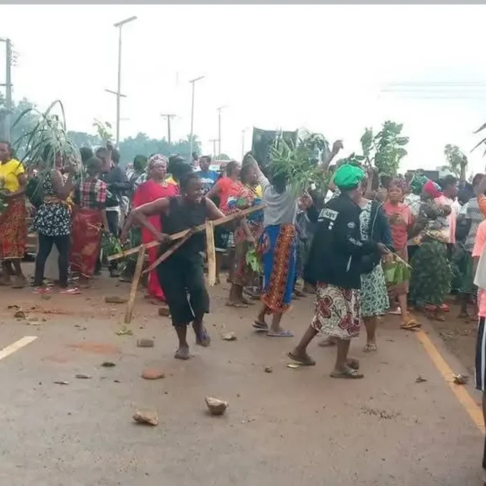Agan women protests against insecurity, demand government action