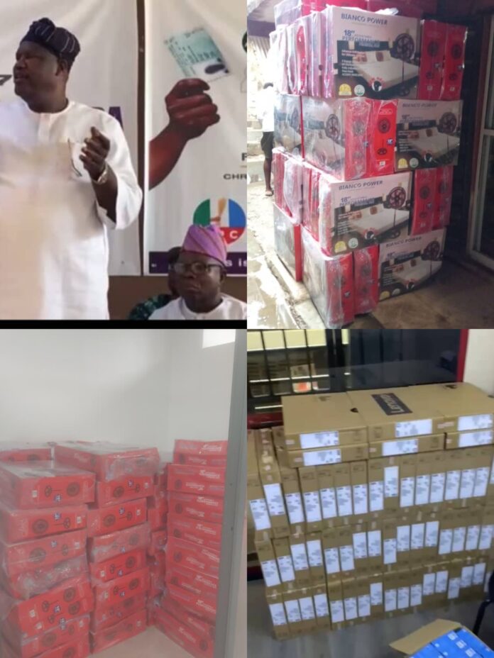 Samuel Ajose Foundation donates materials, cash to Lagos APC for voter registration Samuel Ajose Foundation donates materials, cash to Lagos APC for voter registration