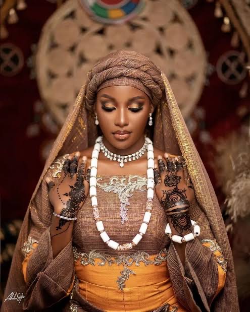 Northern bride glam in Nigeria: A fusion of modest elegance and timeless style Northern bride glam in Nigeria: A fusion of modest elegance and timeless style