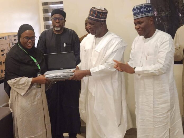 Gov Buni distributes laptops to 100 journalists, urges ethical, accurate reporting (Pictures)