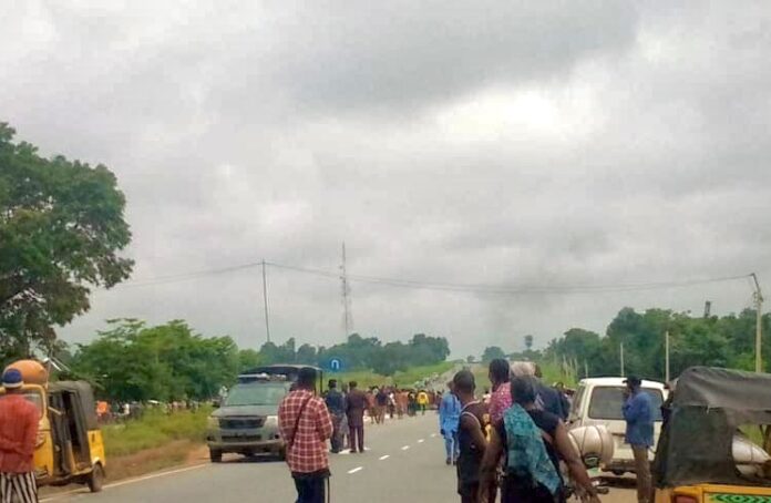 Benue villagers block highway after fresh killings Benue villagers block highway after fresh killings