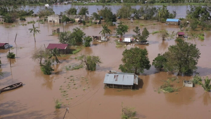 Flood displaces families in Adamawa, rescue efforts intensify Flood displaces families in Adamawa, rescue efforts intensify