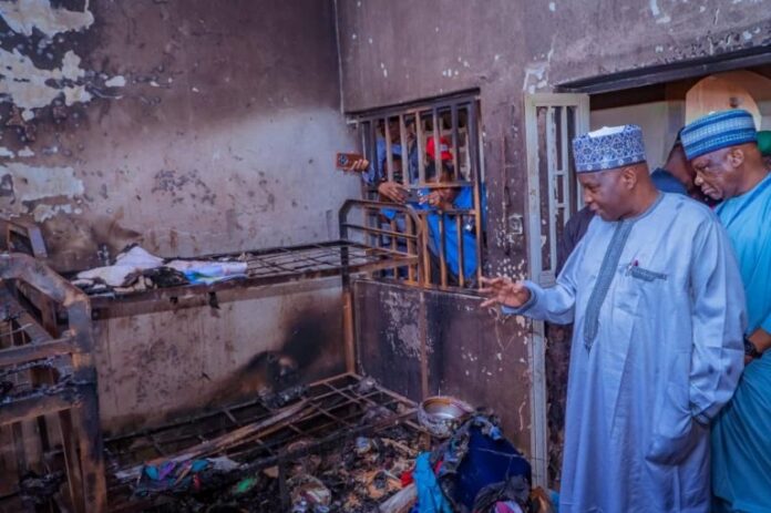 e7132174-f810-40a0-96d5-4961a59c3065 Gombe Governor donates ₦20m to fire victims, orders new hostel construction