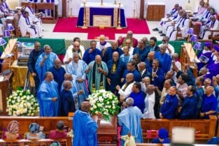 Osinbajo, Akpabio, Saraki, governors, honour Segun Awolowo at funeral service Osinbajo, Akpabio, Saraki, governors, honour Segun Awolowo at funeral service